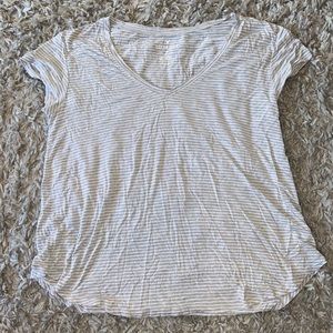 American Eagle V neck Top